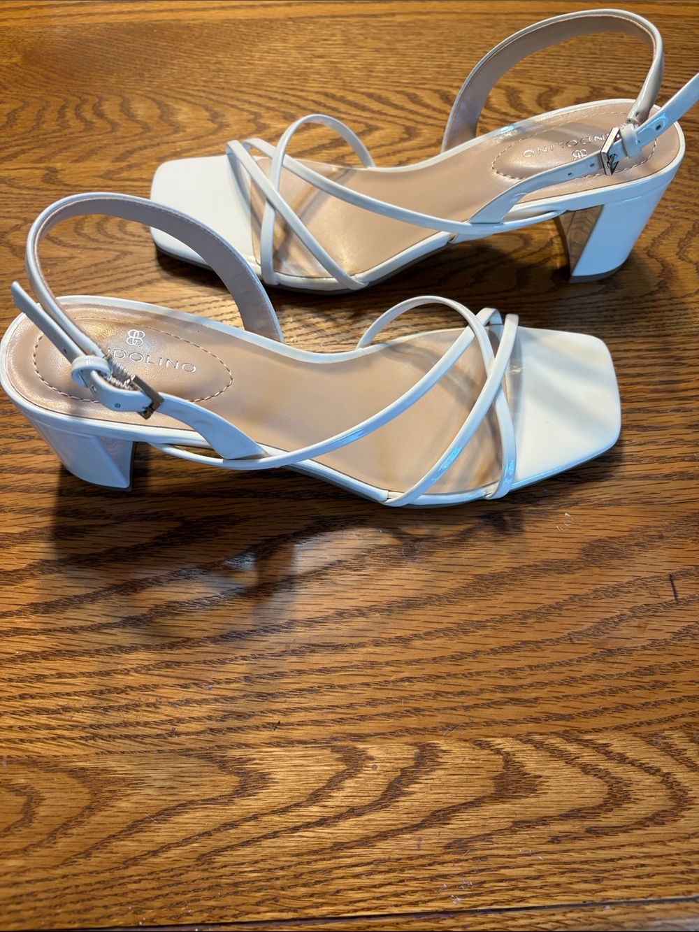 Bandolino Ivory color Patent Strappy Square-Toe Block Heel Sandal. Size 9 - Picture 6 of 8